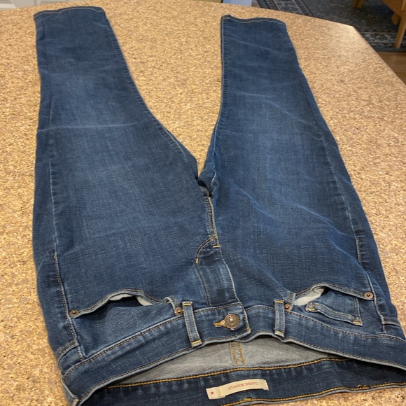 Levi’s Classic Blue Jeans 6  Tag says Bootcut? Hemmed? - Picture 4 of 17